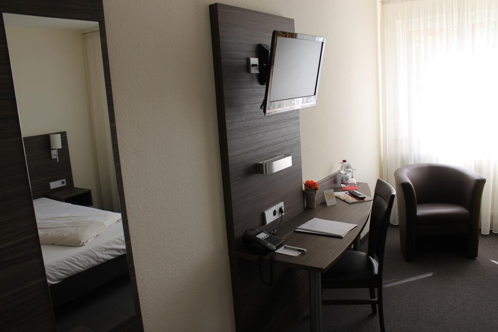 Hotel Weissach Am Neuenbuehl Kamer foto