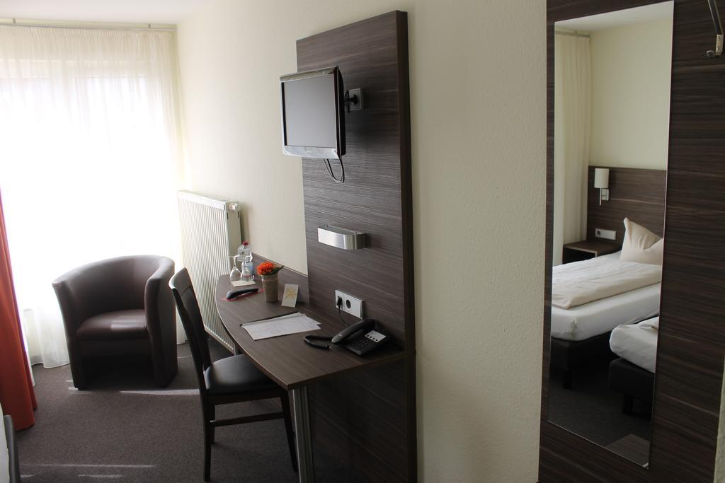 Hotel Weissach Am Neuenbuehl Kamer foto