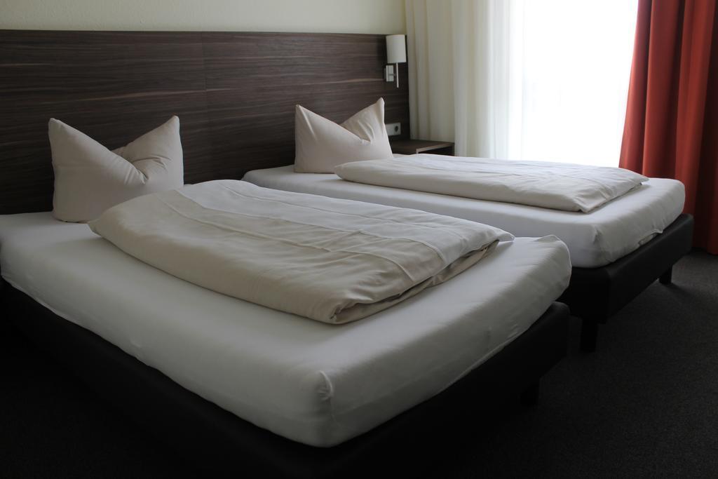 Hotel Weissach Am Neuenbuehl Kamer foto